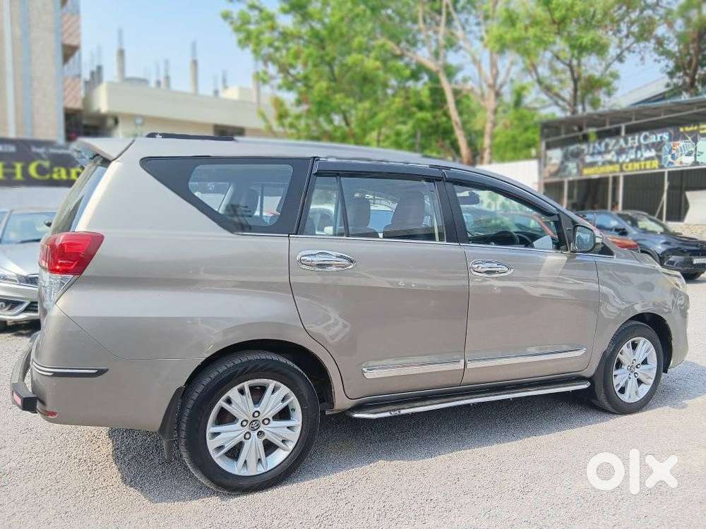 Toyota Innova Crysta 2.8z Automatic, 2016, Diesel