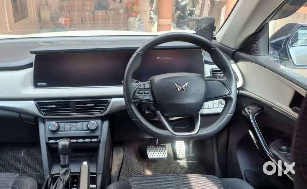 Well Maintained Mahindra Xuv700 2023 Diesel Automatic