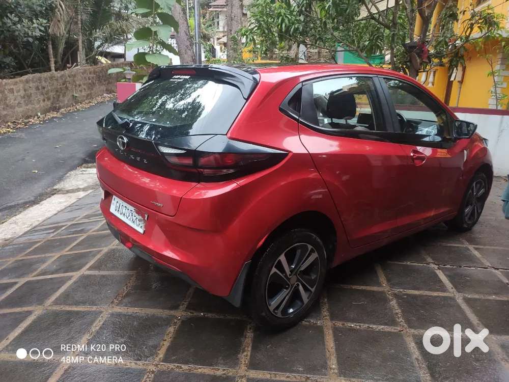 Tata Altroz 1.2 Xz+ I Turbo ( Downtown Red With Black Top)