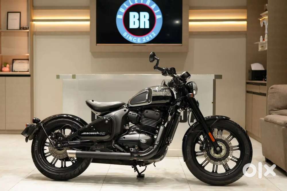 Jawa bobber 42
Chrome black dual