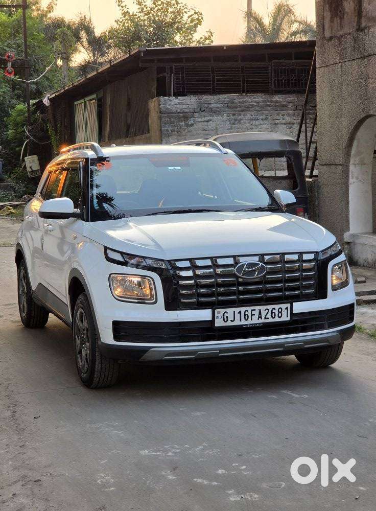 Hyundai Venue 1.2 S (o), 2025, Cng & Hybrids