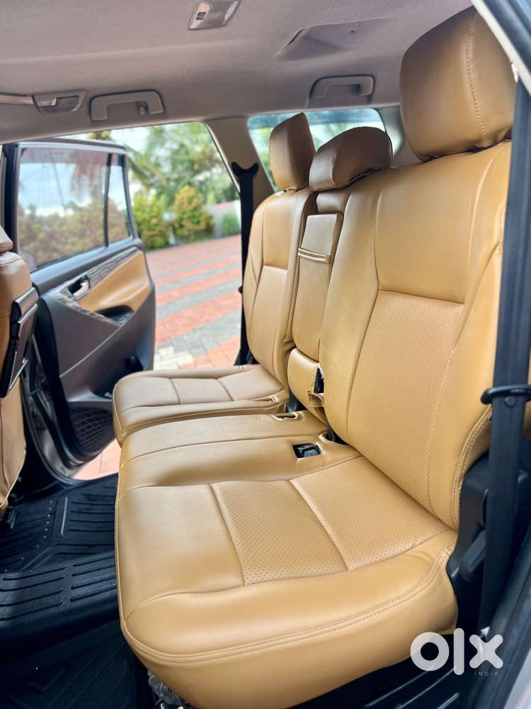 Toyota Innova Crysta 2.4 V, 2016, Diesel