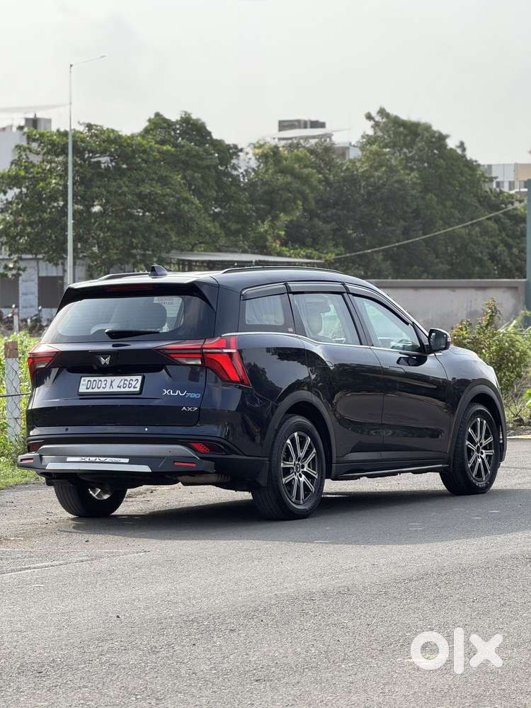 Mahindra Xuv700 2.0 Ax 7 Petrol At Str, 2022, Petrol