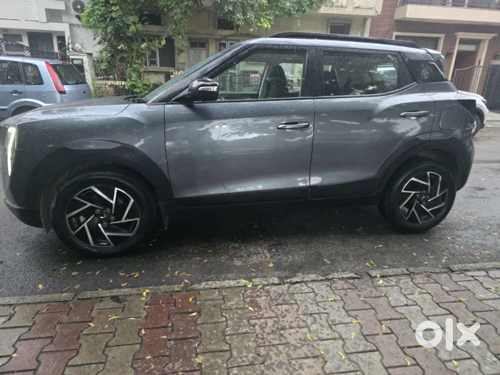 Mahindra Xuv300 Ax5 2024