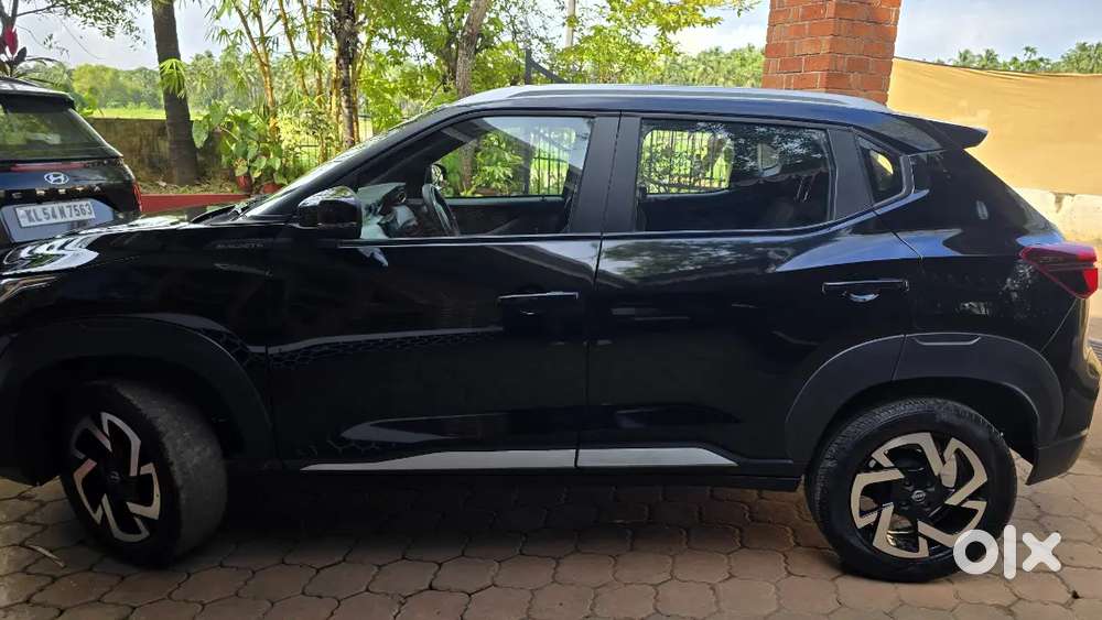 Black Nissan Magnite 1.0 Xv 2022 Petrol, 29000km, Manual, Single Owner