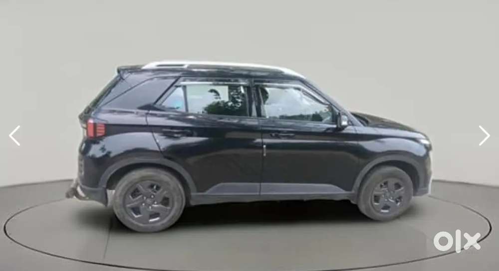 Hyundai Venue 2024 Petrol 13600 Km Driven