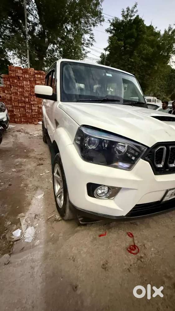 Mahindra Scorpio S6 Plus Hybrid 2017