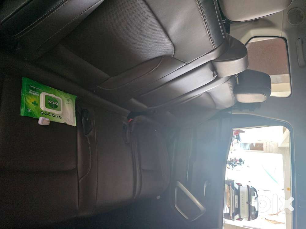 2022 Scorpio-n Z8 Petrol At  Black  Single Owner  Non-accident