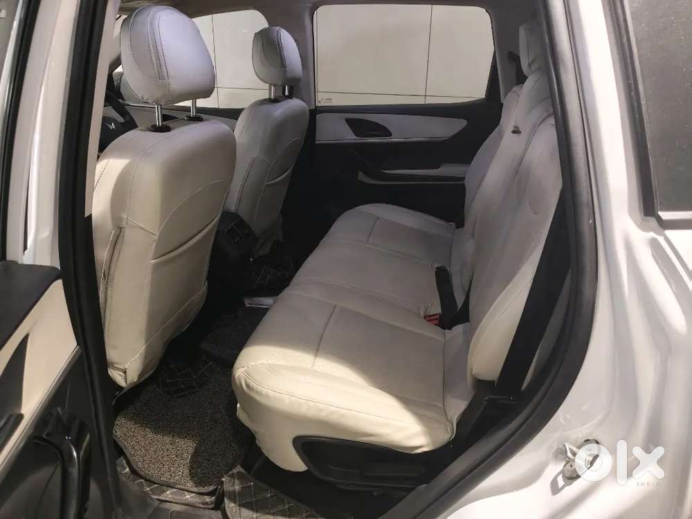 Mahindra Xuv700 Ax5 Model 2022 Diesel Automatic Driver 35000