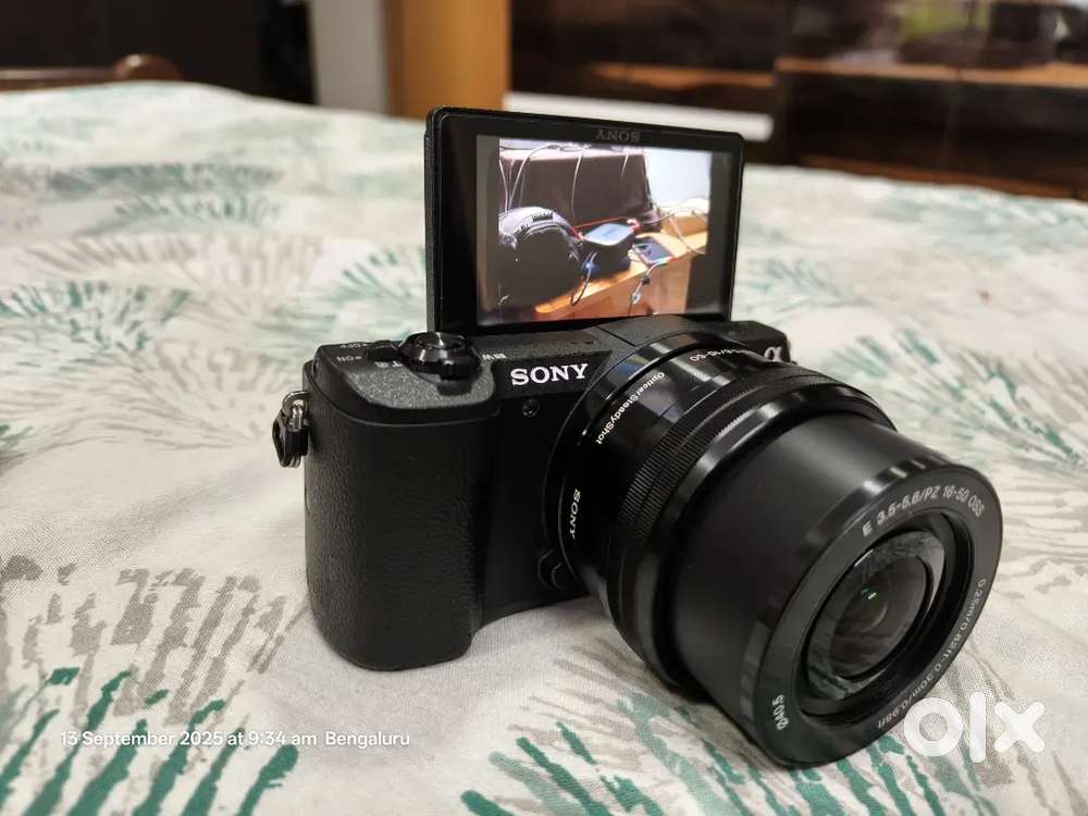 Clean Sony alpha 5100 (sony A5100) apsc camera with 590