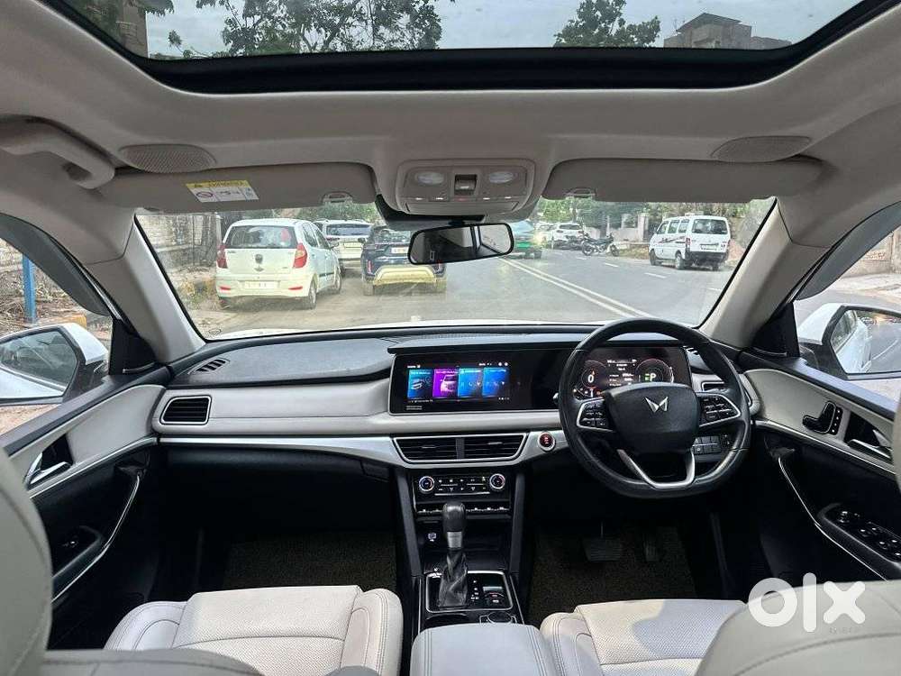 Mahindra Xuv700 2.2 Ax 7 Diesel At Luxury Pack Str, 2023, Diesel