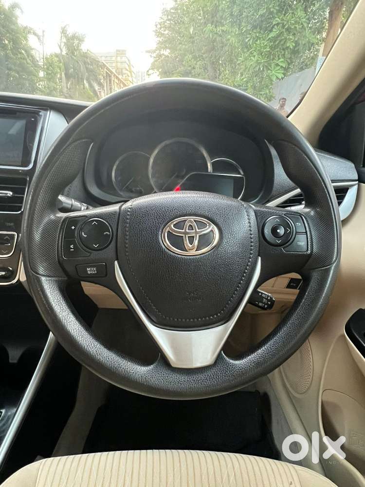 Toyota Yaris V Cvt, 2018, Petrol