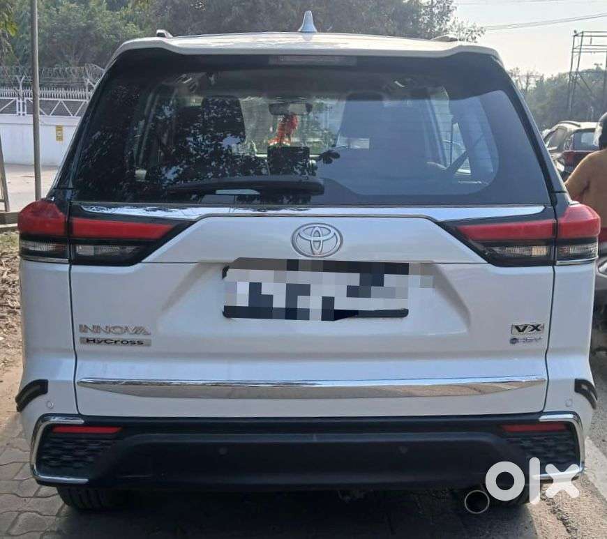Toyota Innova Hycross 2.0 Vx Hybrid 7 Str, 2025, Cng & Hybrids