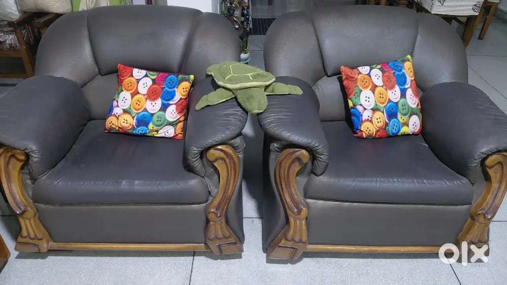 Leather Sofa set ( only for buyer in Jamshedpur)