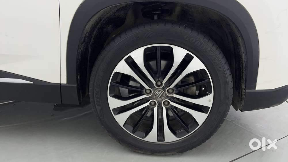 Mg Hector Plus Sharp Pro 1.5 Turbo Petrol Mt 6 Str, 2023, Petrol