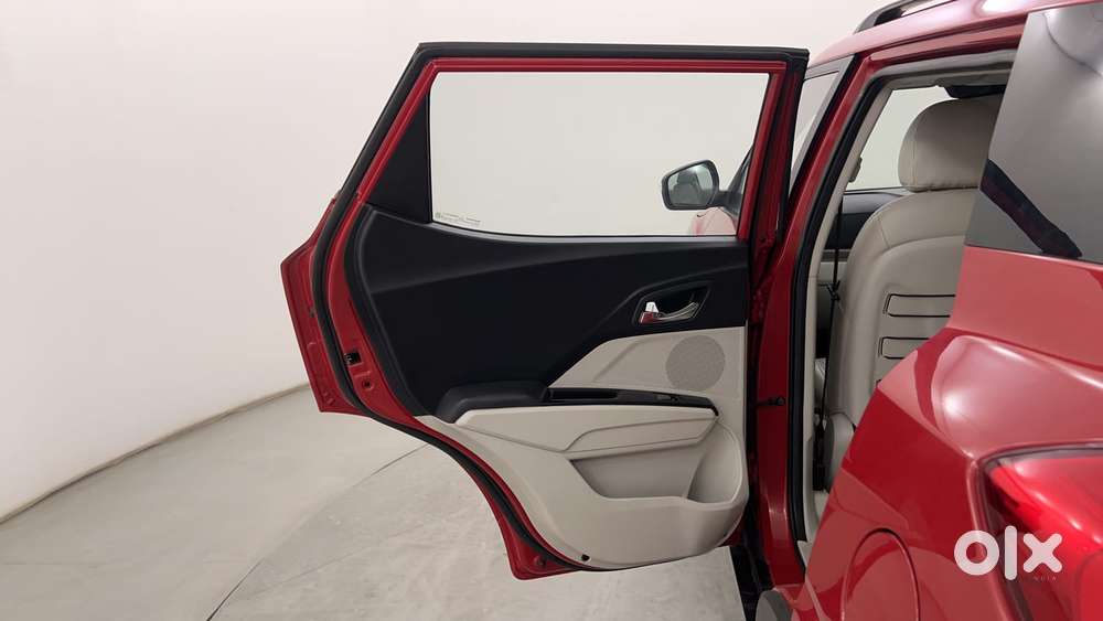 Mahindra Xuv300 1.2 W8 (o) Amt Petrol, 2022, Petrol