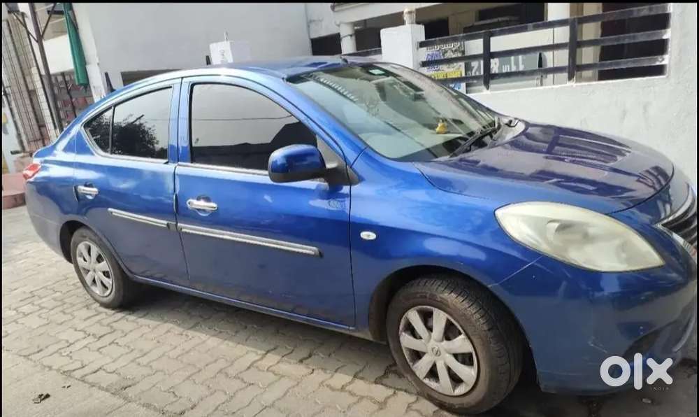 Nissan Sunny 2012