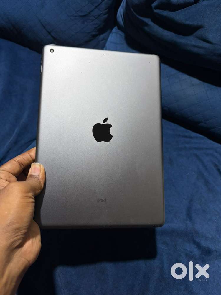 Apple iPad 8th Generation (32GB, Wi-Fi) - Tablets in undefined