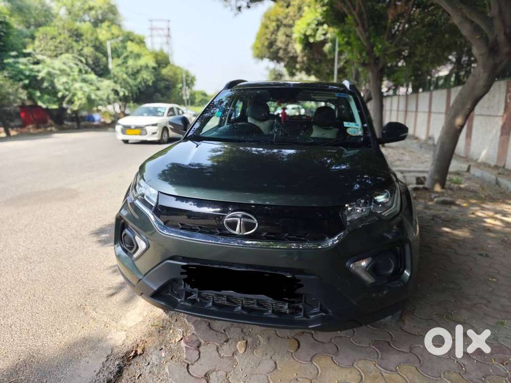 Tata Nexon Xm(s) Petrol Manual (2020 Nov) Sunroof | Delhi Registered
