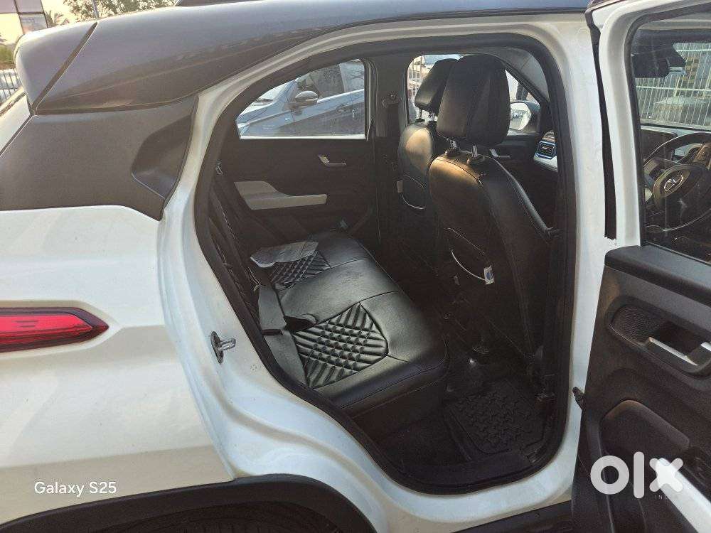 Tata Punch 1.2 Revotron Creative Dual Tone, 2022, Petrol