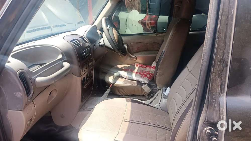 Gj 15 Mahindra Scorpio 2005