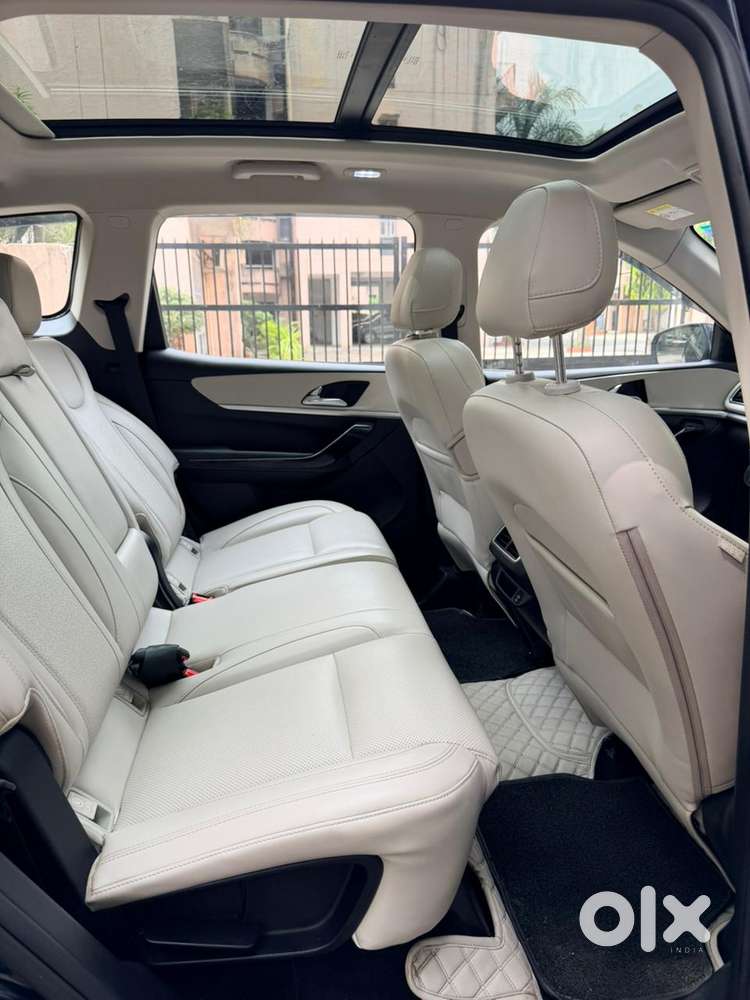 Mahindra Xuv700 2.0 Ax 7 Petrol At Str, 2024, Petrol