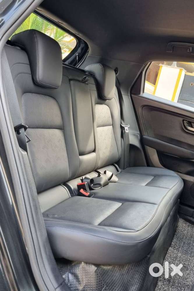 Tata Altroz 1.2 Xza Plus Dark Edition Dct, 2022, Petrol