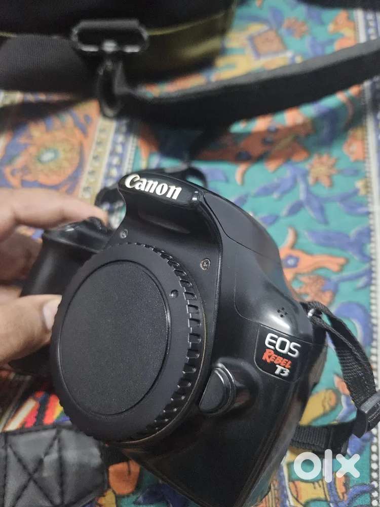 Canon eos Rebel t3 camera body with 18-55 mm and 55- 250mm lens