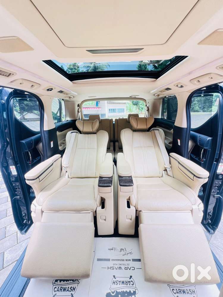 Toyota Vellfire 2.5 Executive Lounge, 2020, Cng & Hybrids