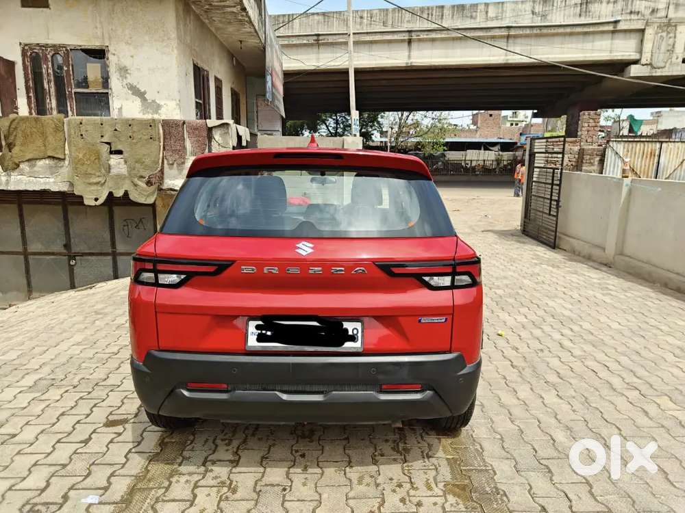 Red Maruti Suzuki Brezza 2024