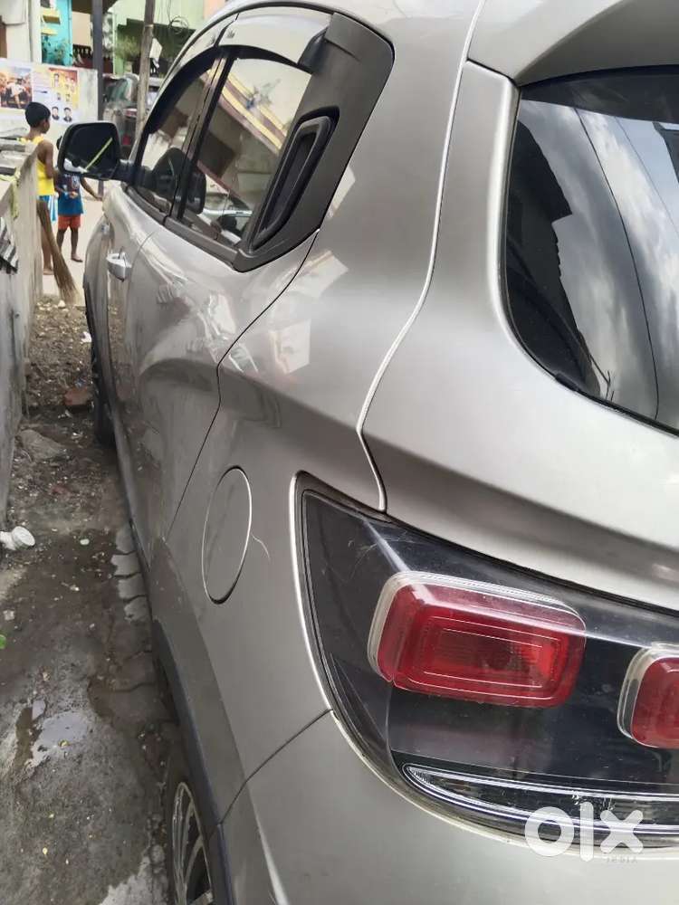 Car Kuv 100