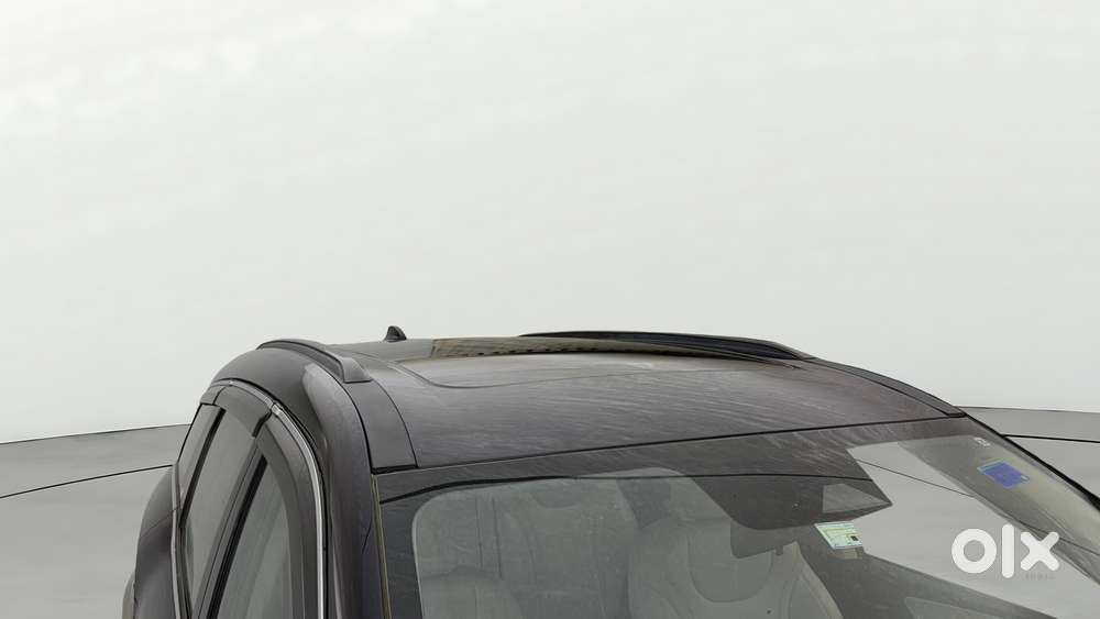 Mahindra Xuv700 2.0 Ax 7 Petrol Mt Str, 2023, Petrol