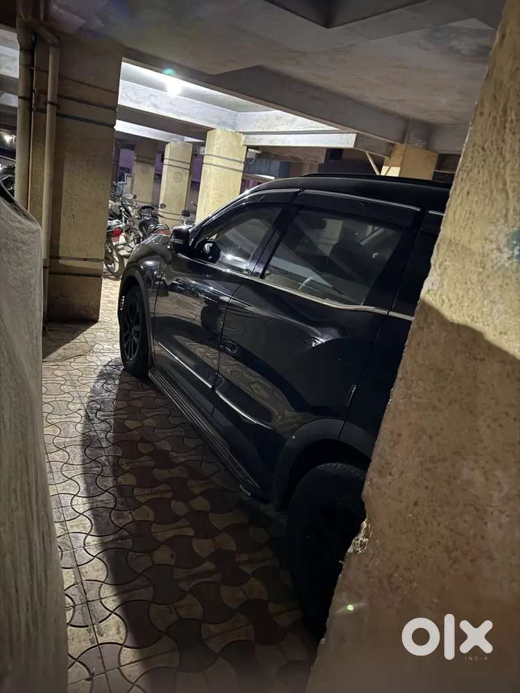 Mahindra Xuv700 Ax7l 2025 Black Colour