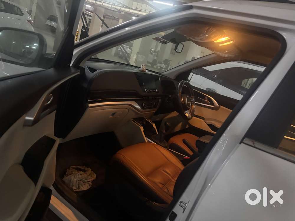 Car White Color Andin Excellent Condition