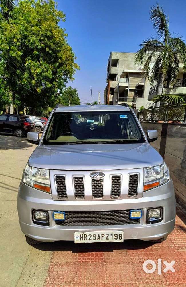 Mahindra Tuv 300 T8, 2017, Petrol