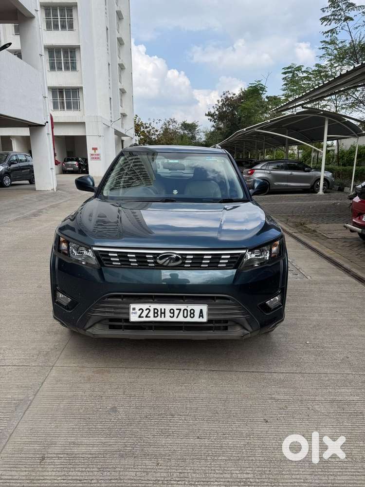 2021 Mahindra Xuv 300 W6 Turbo Petrol Amt, Sunroof Well Maintained