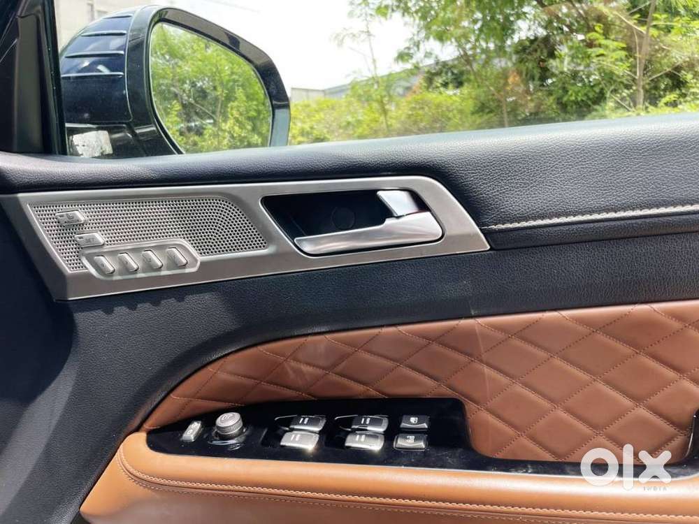 Mahindra Alturas G4 4wd At, 2019