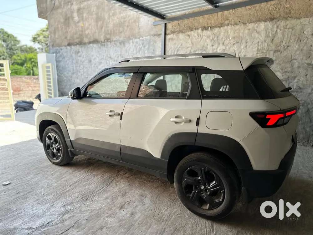 2022 Breeza Zxi Smart Hybrid