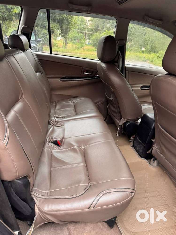 Toyota Innova 2.5 G (diesel) 8 Seater Bs Iv, 2015, Diesel