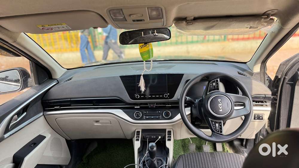 Kia Carens 2023 Petrol Well Maintained