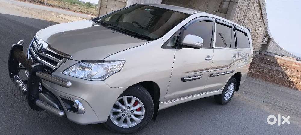 Toyota Innova 2.5 V 2013 Ending 14 Registration