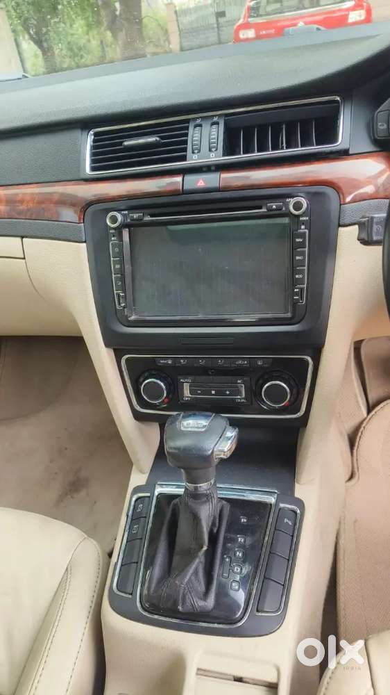 Skoda Superb 2010 Petrol 85000 Km Driven