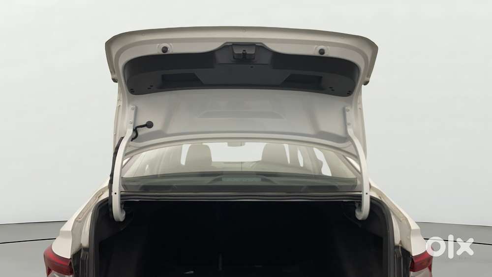 Skoda Slavia 1.0 Ambition Tsi At, 2022, Petrol