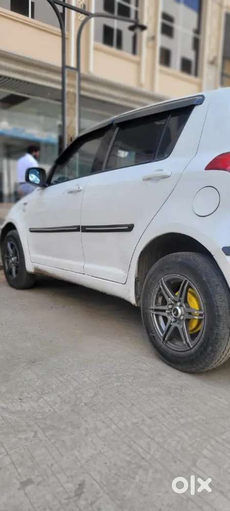 Maruti Suzuki Swift Lxi 2010