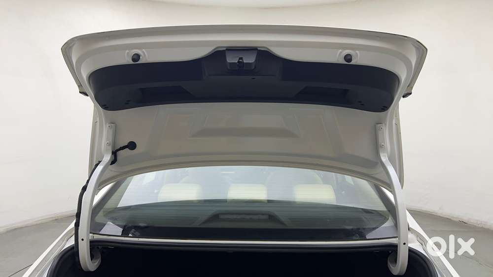 Skoda Slavia Ambition 1.0l Tsi At, 2022, Petrol