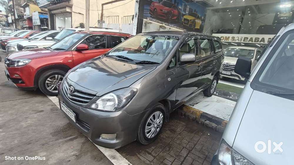 Toyota Innova 2.5 E 8 Str, 2011, Diesel
