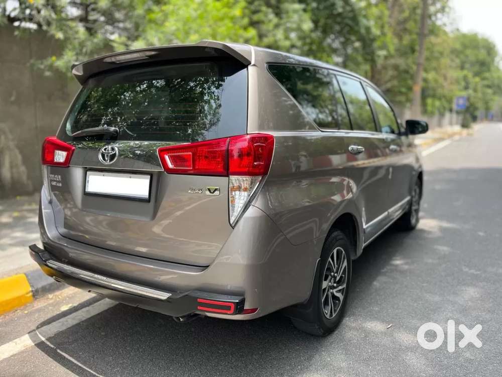 Toyota Innova Crysta [2020-ongoing] 2.4 Vx 8 Str, 2024, Diesel