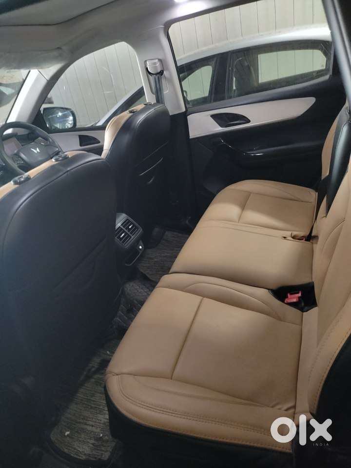 Mahindra Xuv700 2.2 Ax 5 Diesel At 7 Str, 2024, Diesel