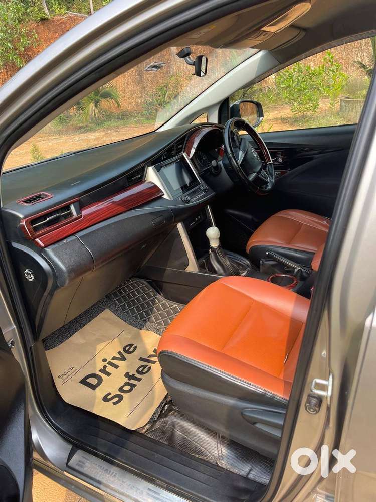 2019 Innova Crysta V Variant