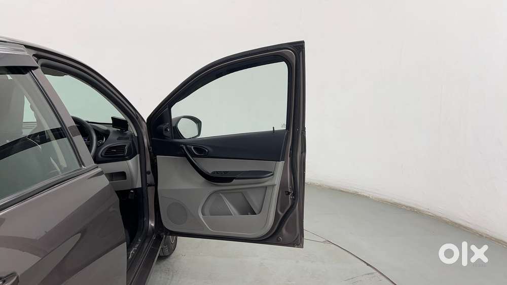 Tata Tiago Xza, 2019, Petrol